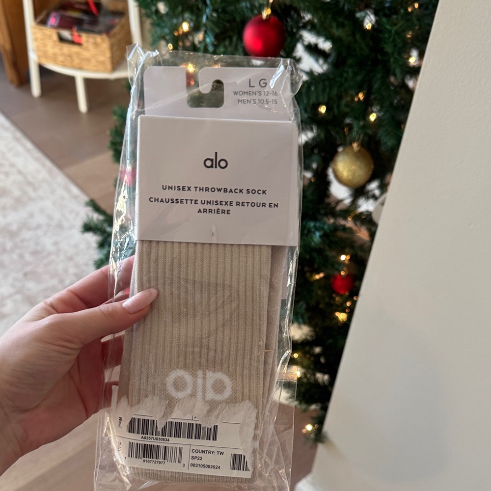 NWT ALO Yoga Unisex Throwback Sock - Beige